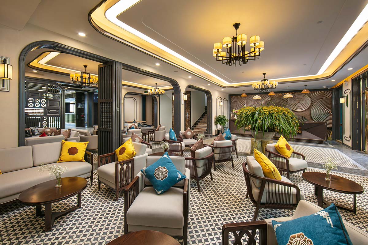 Reception area at DeLaSol Phat Linh Hotel Sapa with lounge seating