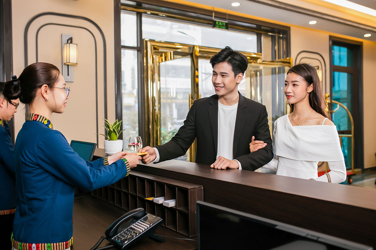 Couple during check in at the reception of DeLaSol Phat Linh Hotel Sapa